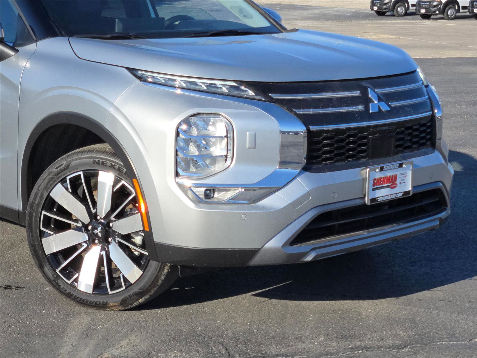 Used 2025 Mitsubishi Outlander SEL image 2