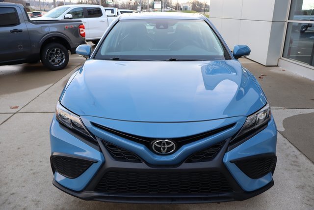 Used 2024 Toyota Camry SE image 3