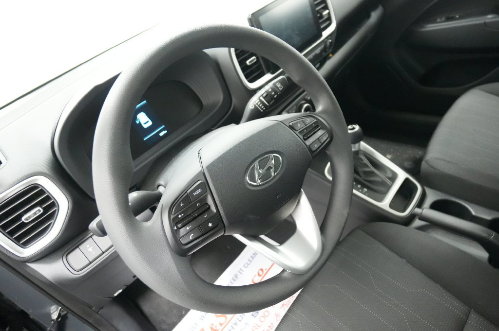 Used 2026 Hyundai Venue SE FWD image 12