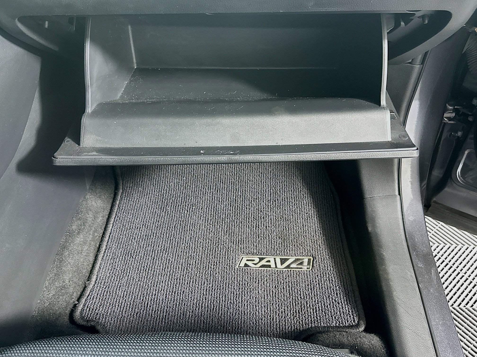 Used 2023 Toyota RAV4 LE FWD image 31