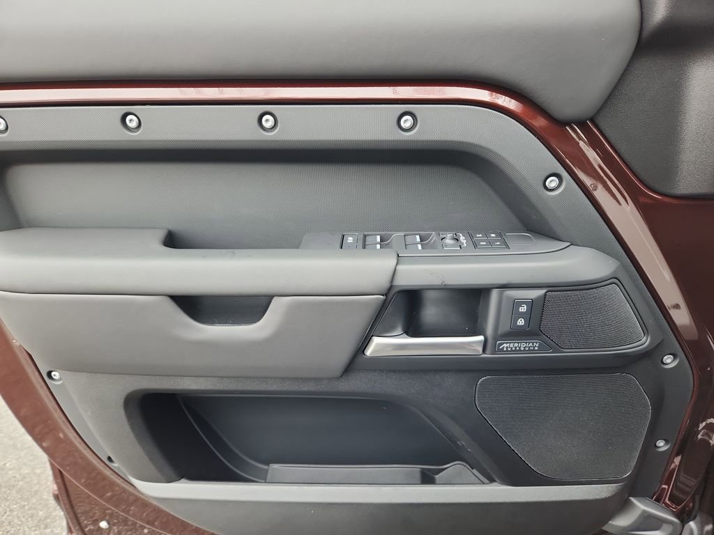 New 2026 Land Rover Defender 130 X-Dynamic SE AWD/4WD image 22