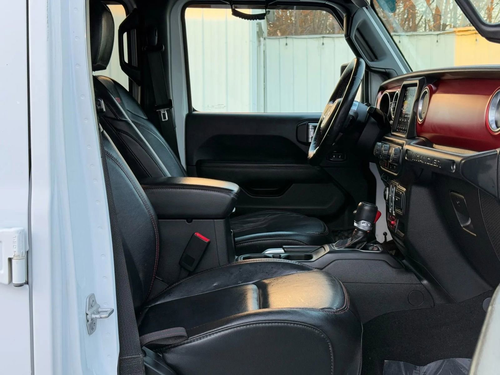 Used 2018 Jeep Wrangler Unlimited Rubicon image 17