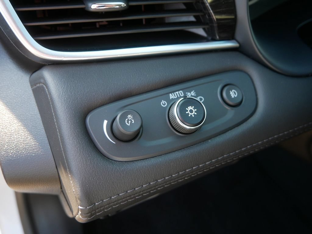 Used 2019 Buick LaCrosse Essence FWD image 12