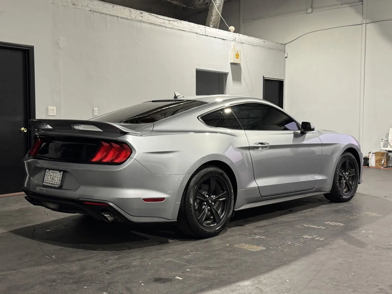 Used 2022 Ford Mustang EcoBoost image 4