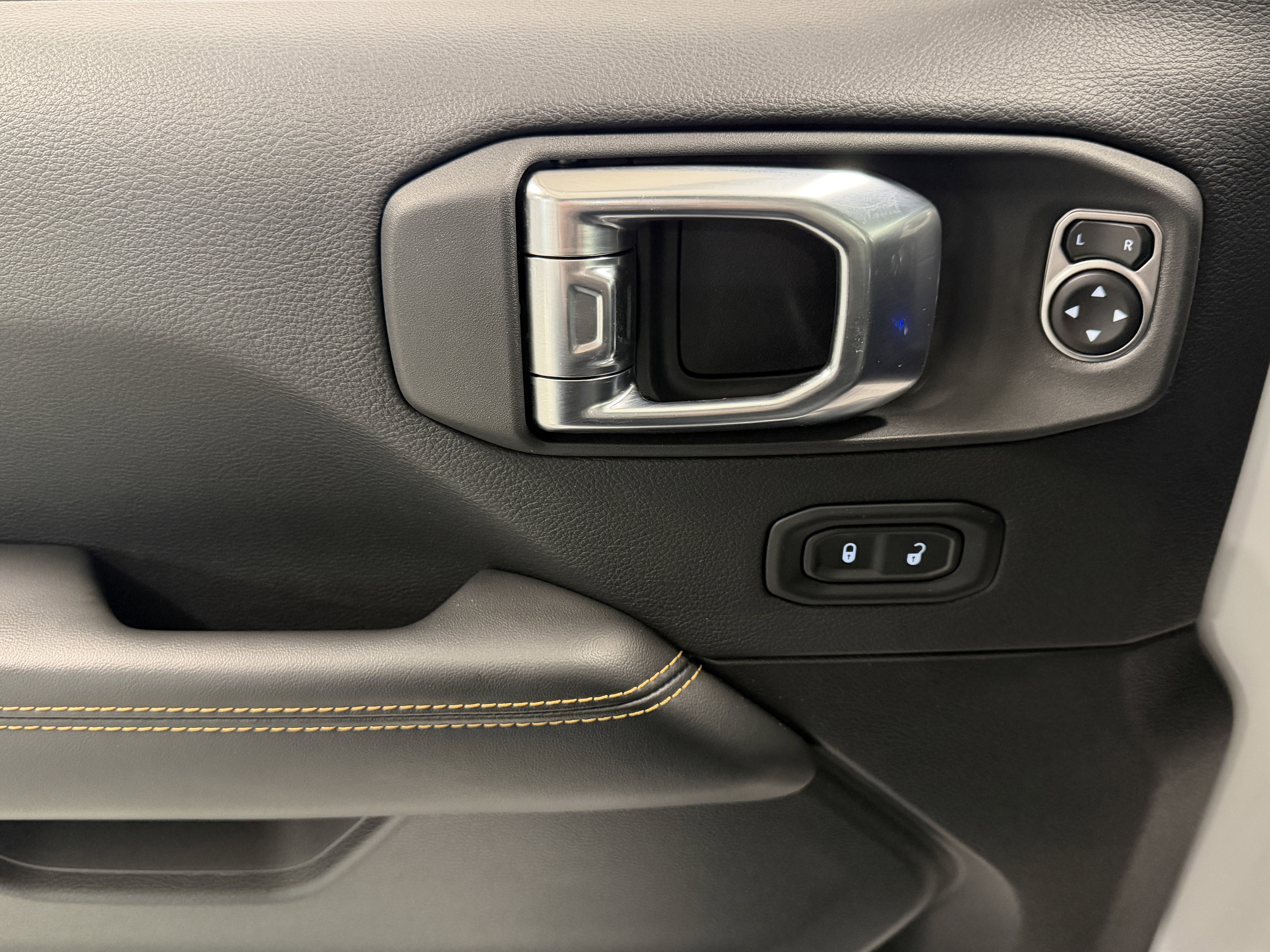 Used 2025 Jeep Wrangler Sahara 4xe w/ Safety Group image 20