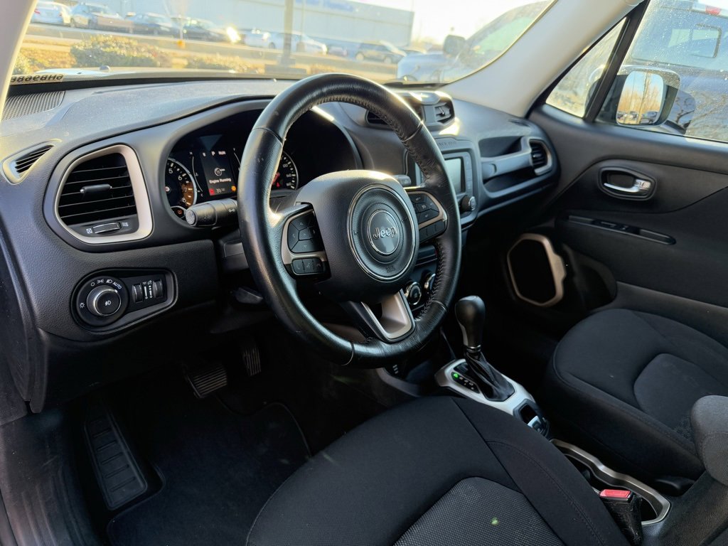 Used 2017 Jeep Renegade Latitude image 9
