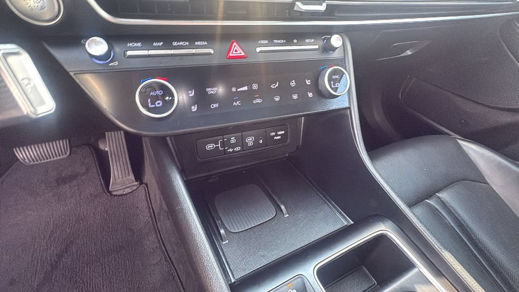 Used 2025 Hyundai Sonata Limited FWD image 22