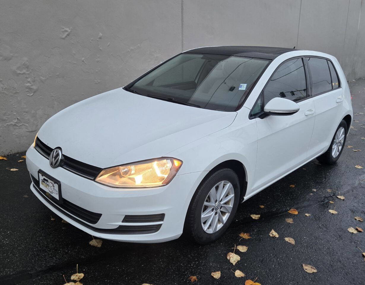 Used 2016 Volkswagen Golf S image 2