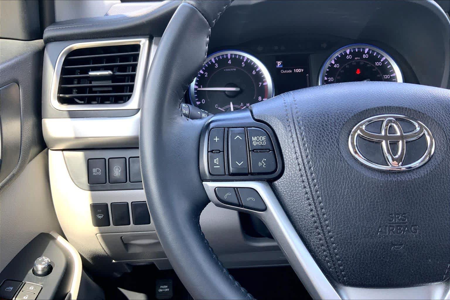 Used 2019 Toyota Highlander XLE AWD/4WD image 24