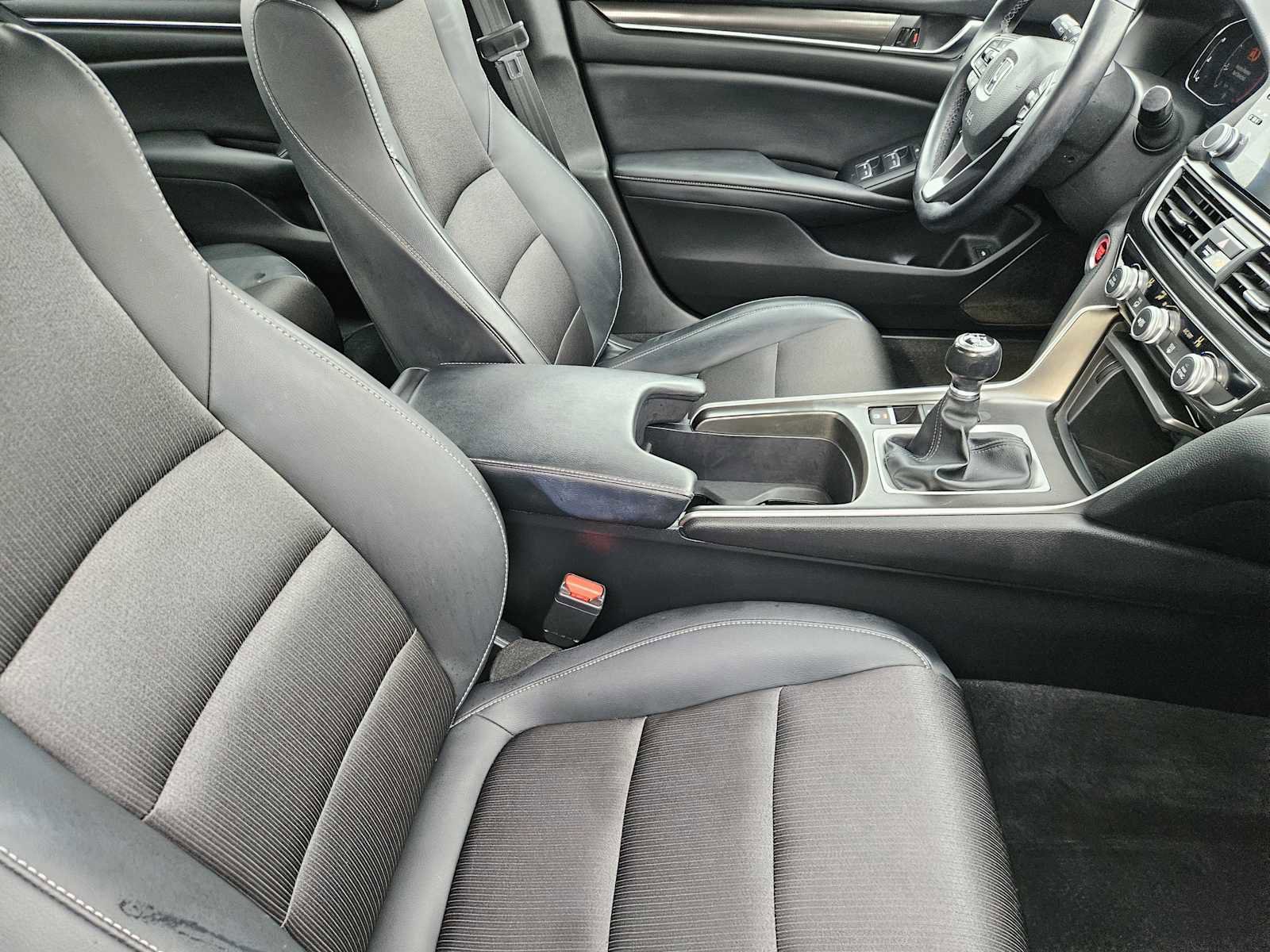 Used 2018 Honda Accord Sport image 13