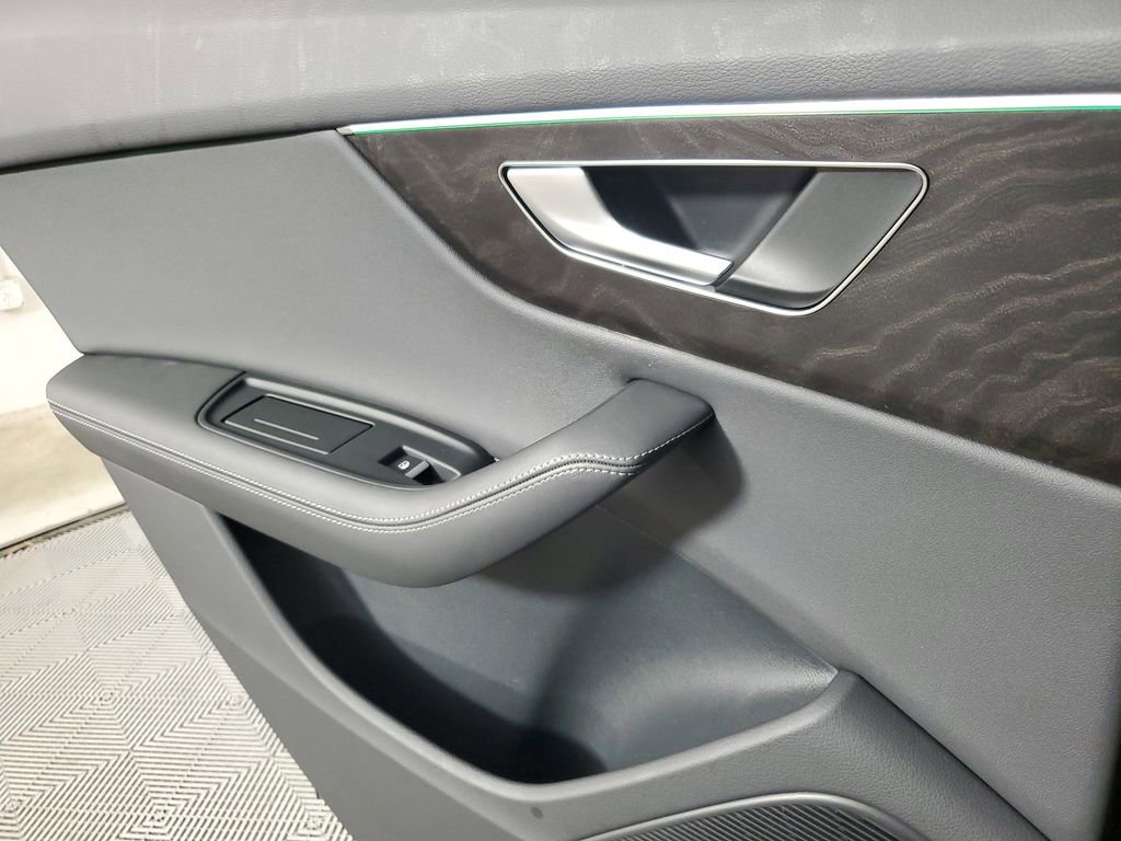 Used 2023 Audi Q8 Premium Plus w/ Premium Plus Package image 18