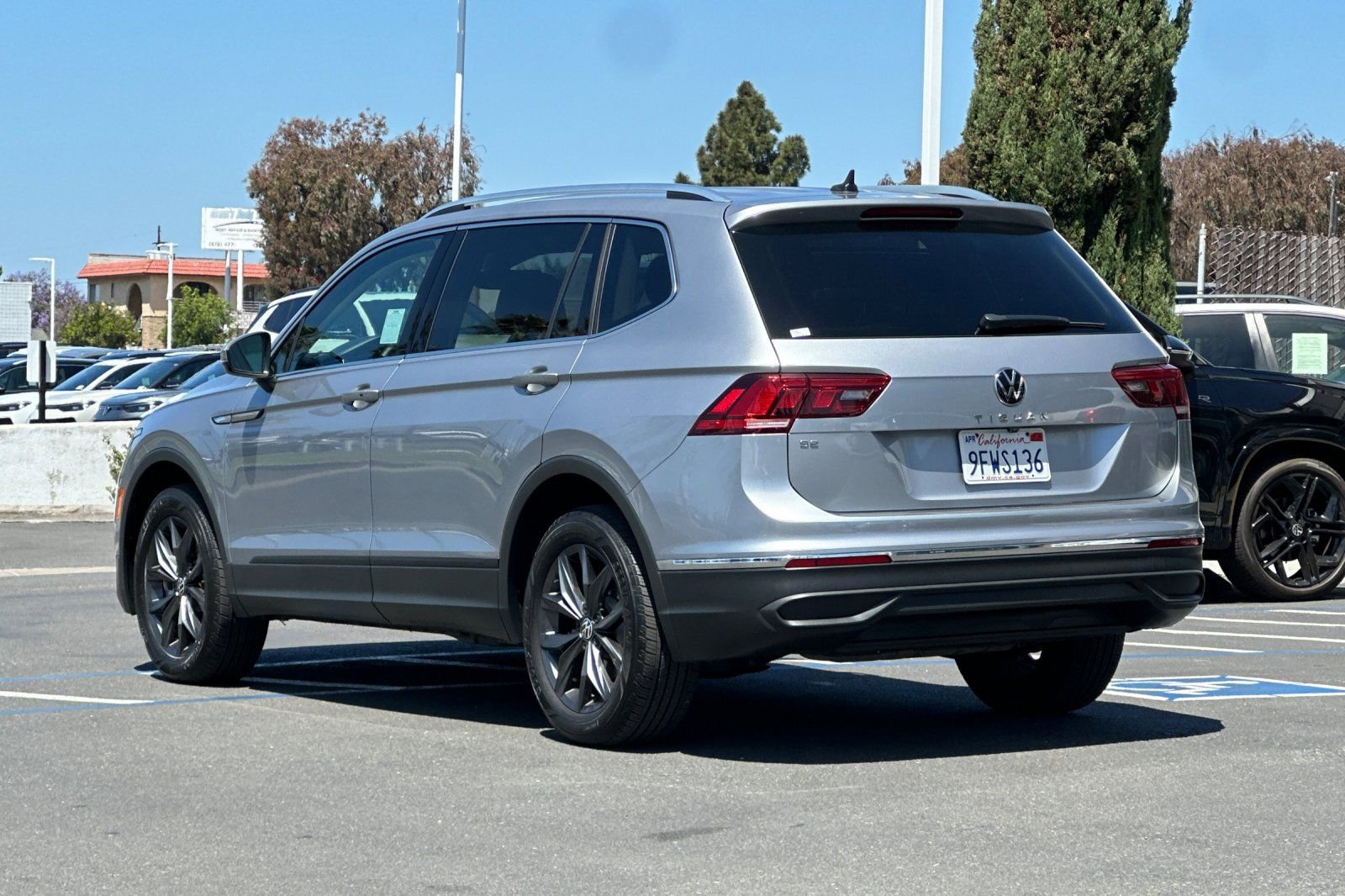Used 2023 Volkswagen Tiguan SE FWD image 7