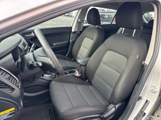 Used 2017 Kia Forte LX image 3
