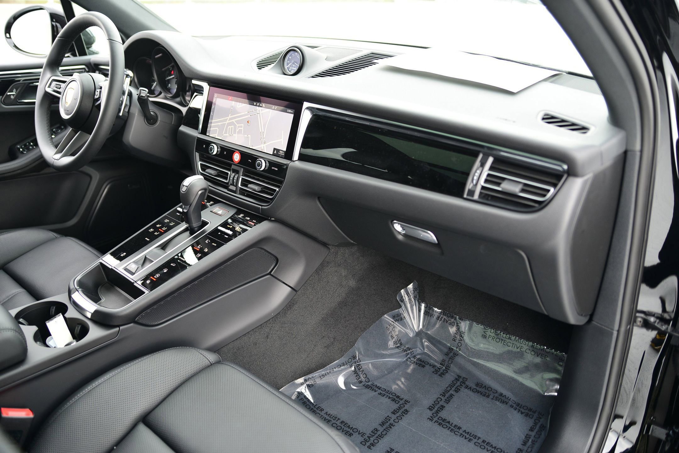 Used 2025 Porsche Macan image 22