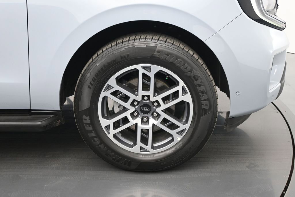 Used 2025 Ford Expedition Max Active RWD image 26