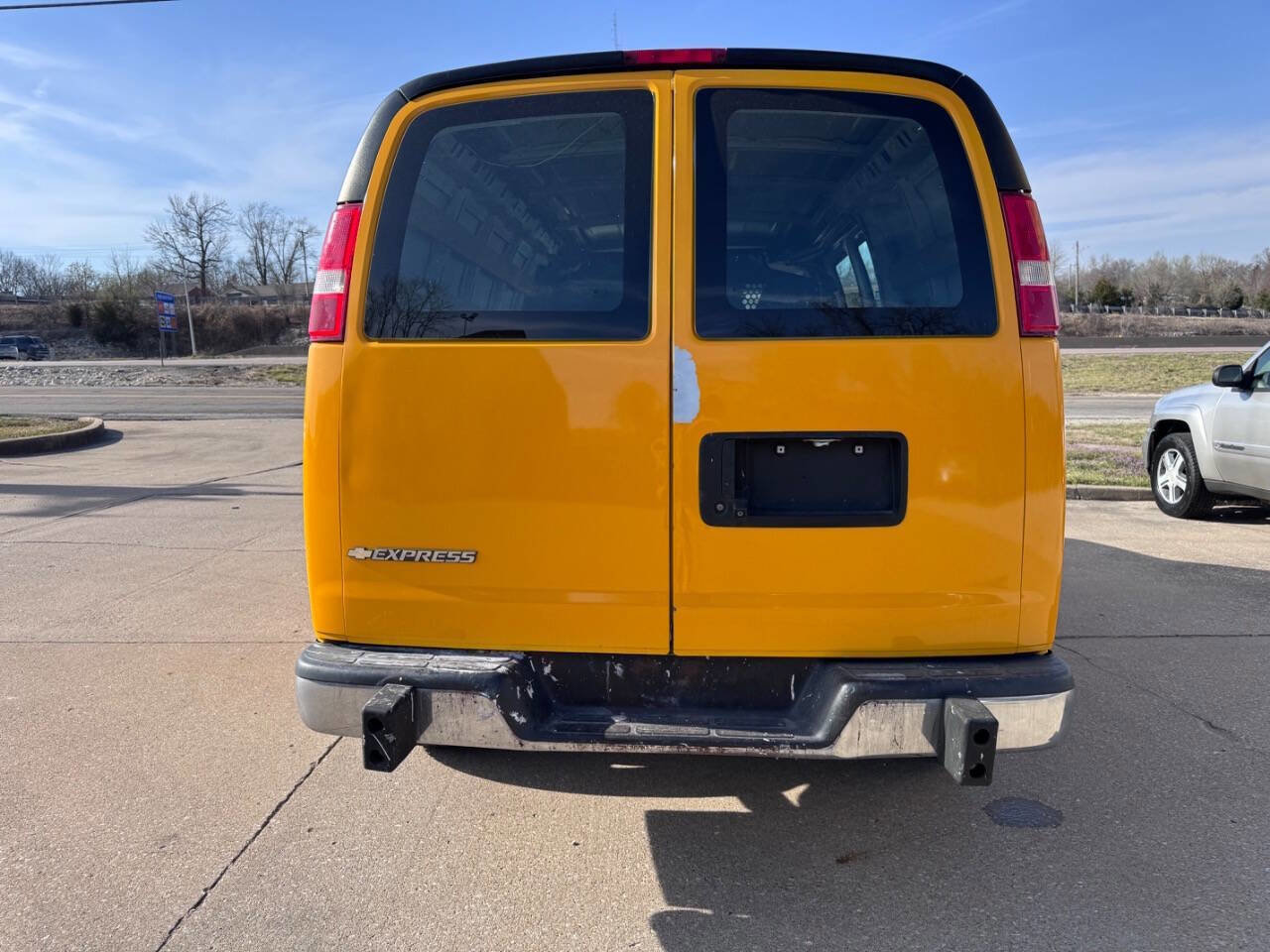 Used 2019 Chevrolet Express 2500 w/ Driver Convenience Package image 7