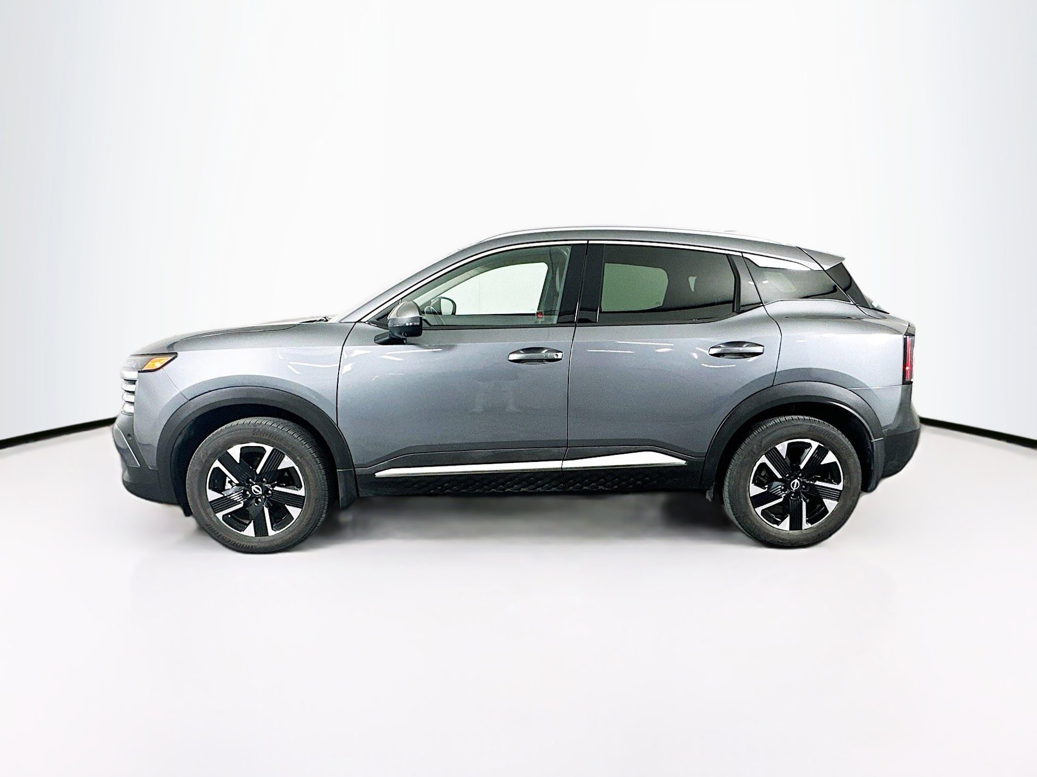 Used 2025 Nissan Kicks SR AWD/4WD image 4