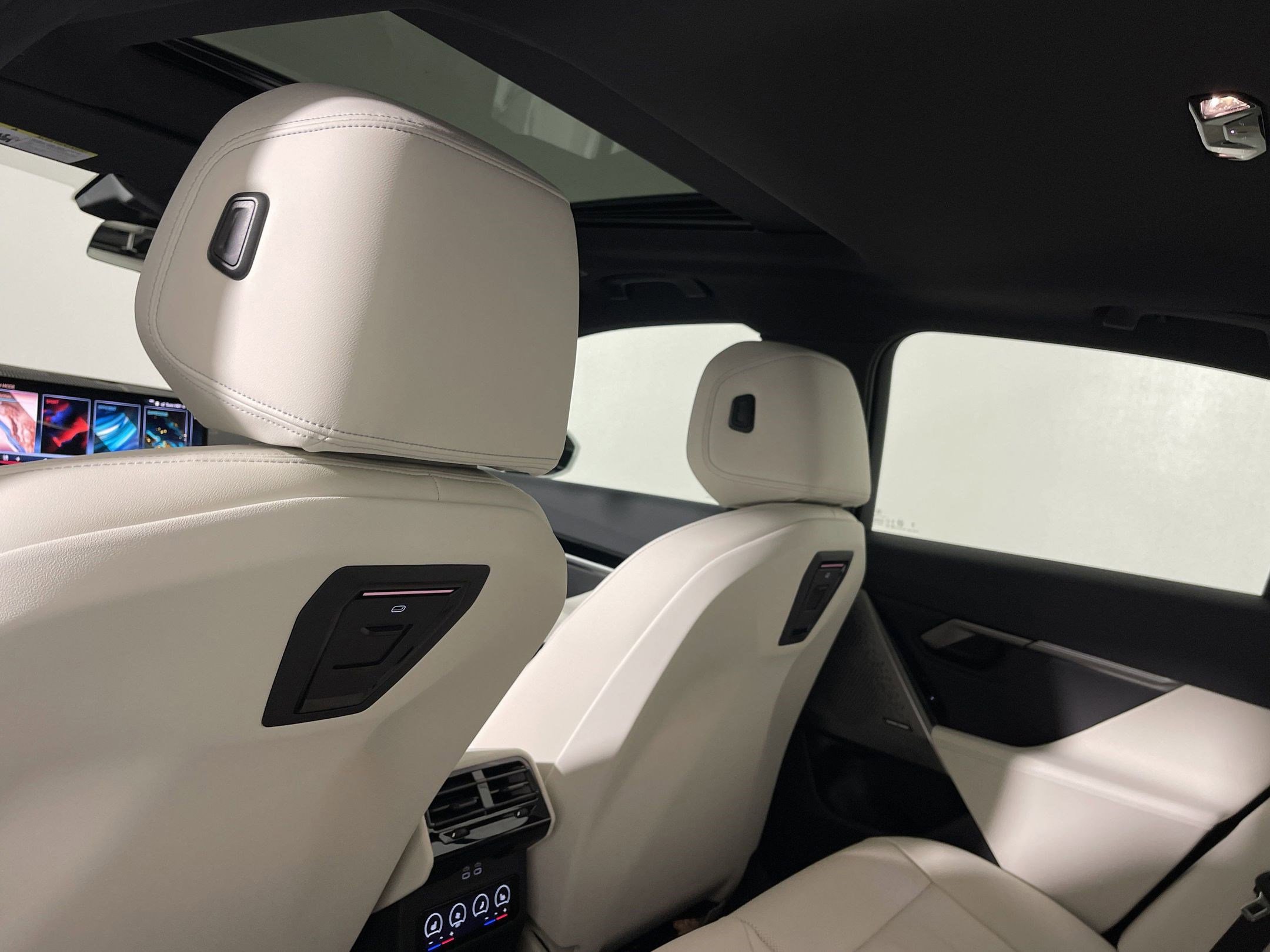 Used 2026 BMW 530i w/ Premium Package image 32