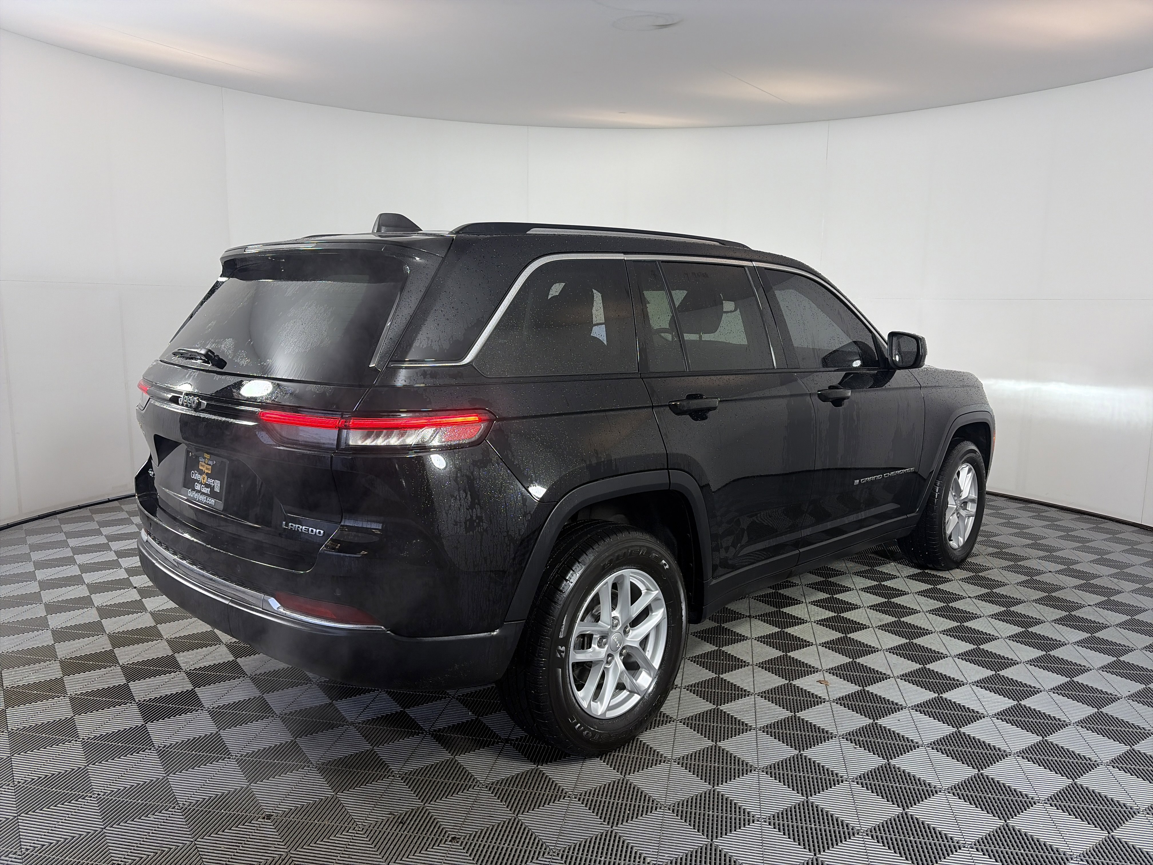 Used 2023 Jeep Grand Cherokee Laredo w/ Luxury Tech Group I image 6