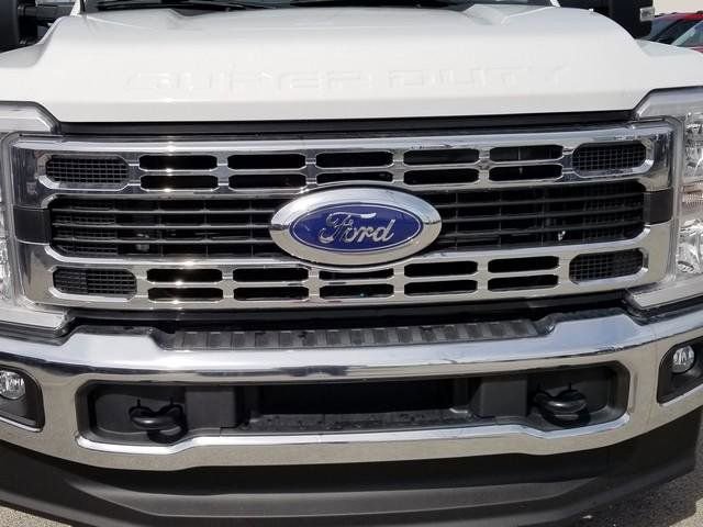 New 2025 Ford F350 XL w/ XL Chrome Package image 19