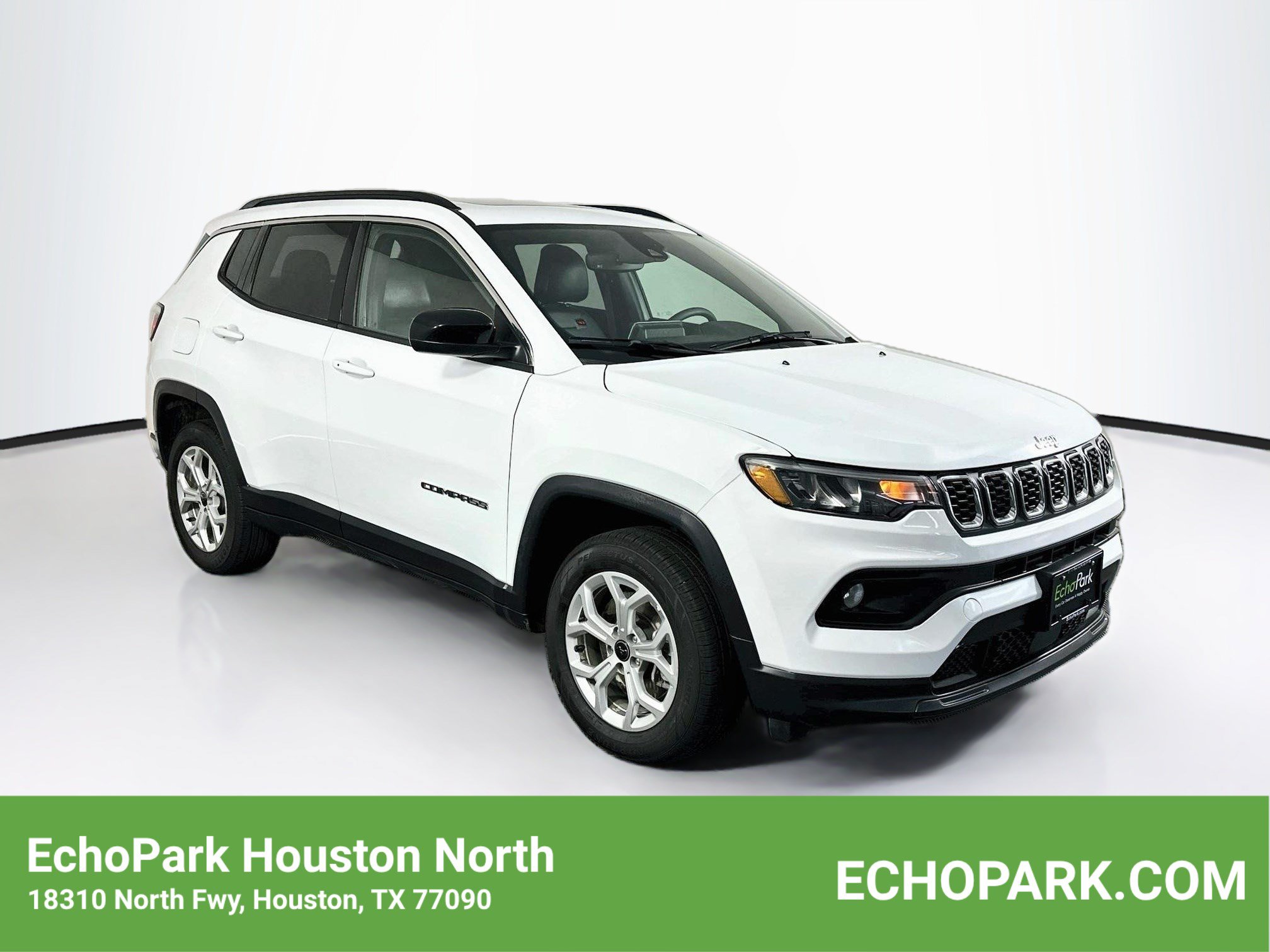 Used 2025 Jeep Compass Latitude w/ Sun & Sound Group AWD/4WD image 1