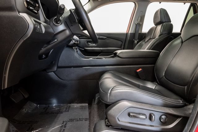 Used 2025 Honda Pilot Touring image 11