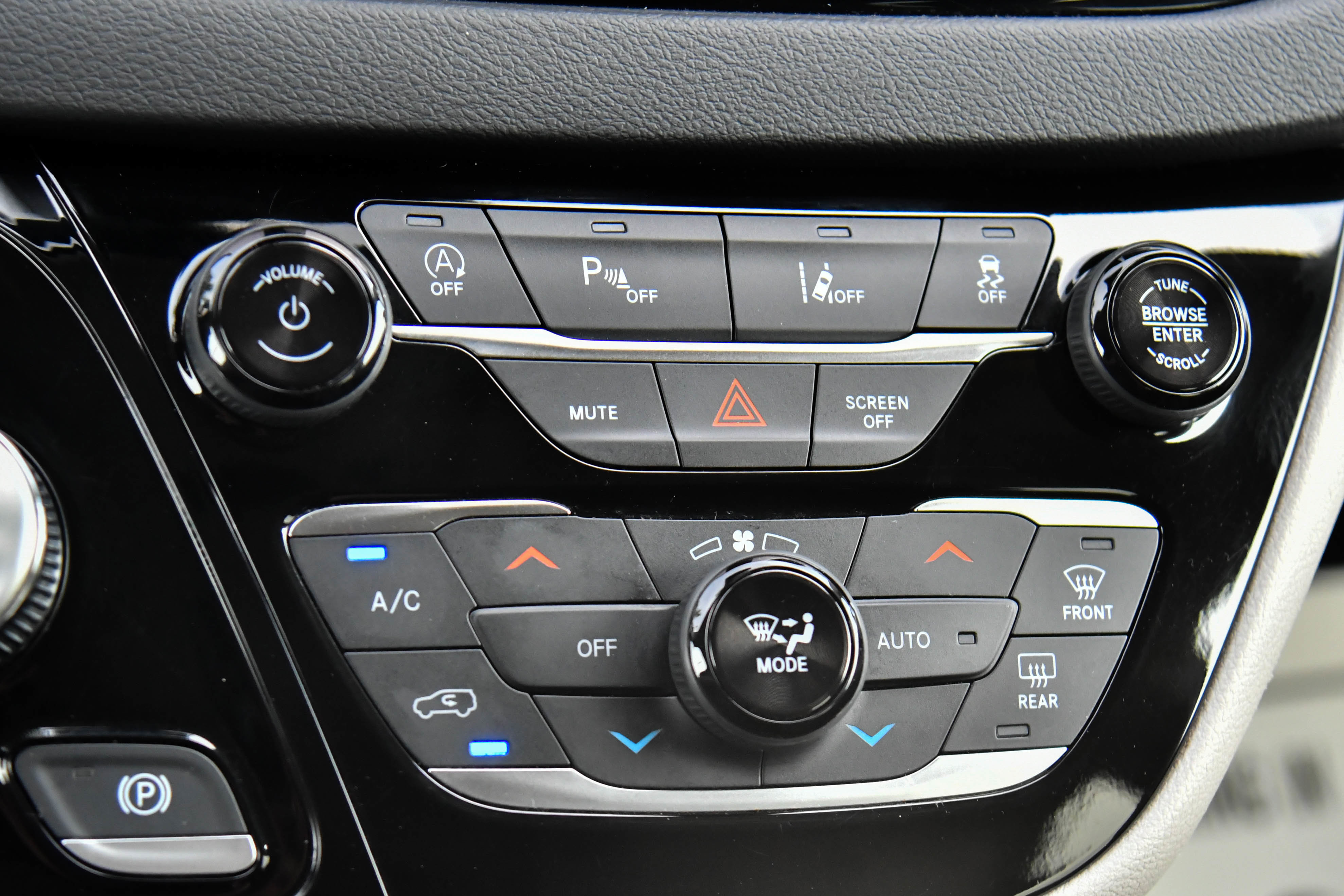 Used 2023 Chrysler Pacifica Touring-L image 25