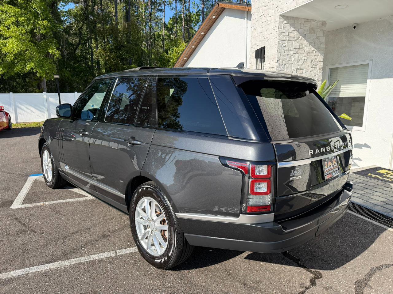 Used 2016 Land Rover Range Rover HSE image 11