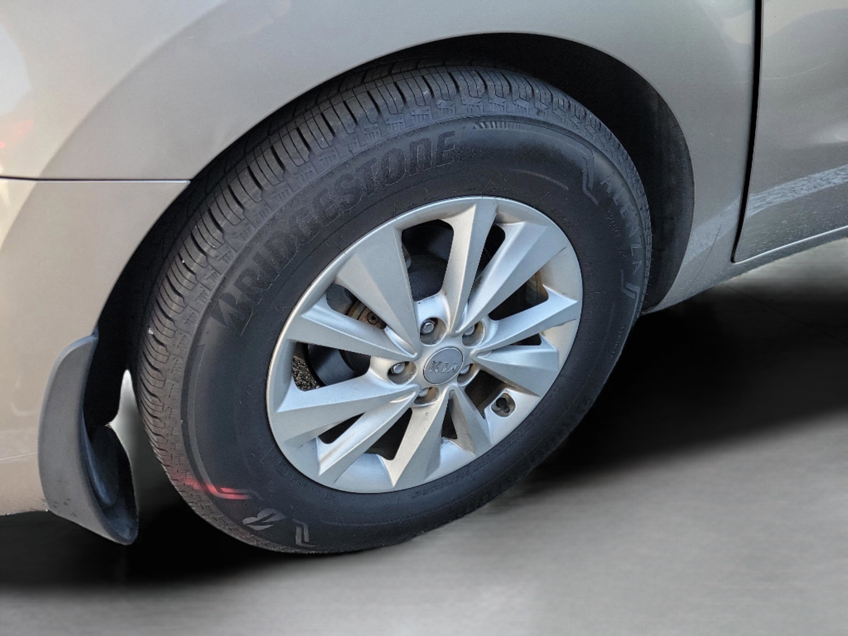 Used 2016 Kia Sedona LX w/ LX Convenience Package image 28