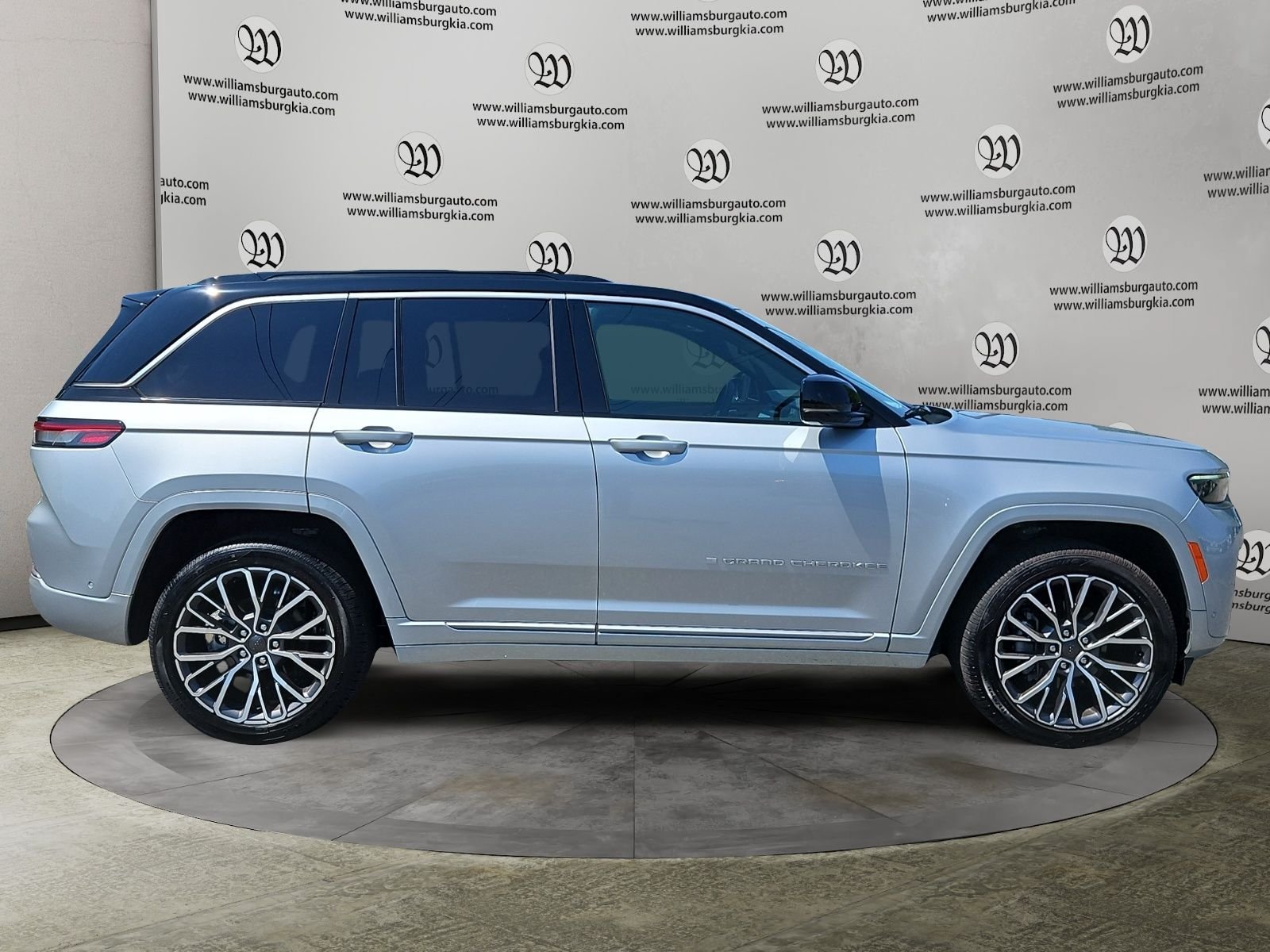 New 2026 Jeep Grand Cherokee Summit w/ Adv Protech Group IV AWD/4WD image 6