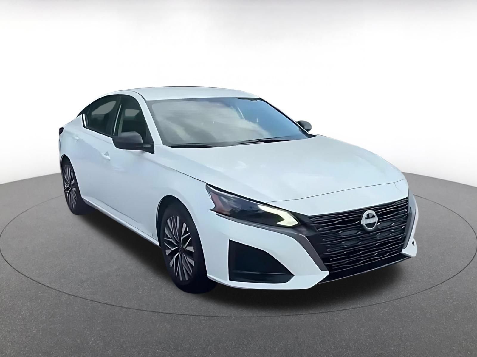 Used 2026 Nissan Altima 2.5 SV FWD image 3