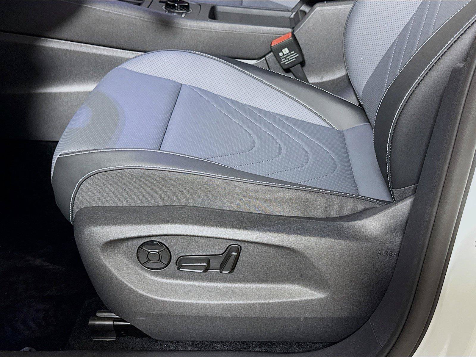 New 2026 Volkswagen Tiguan SE FWD image 16