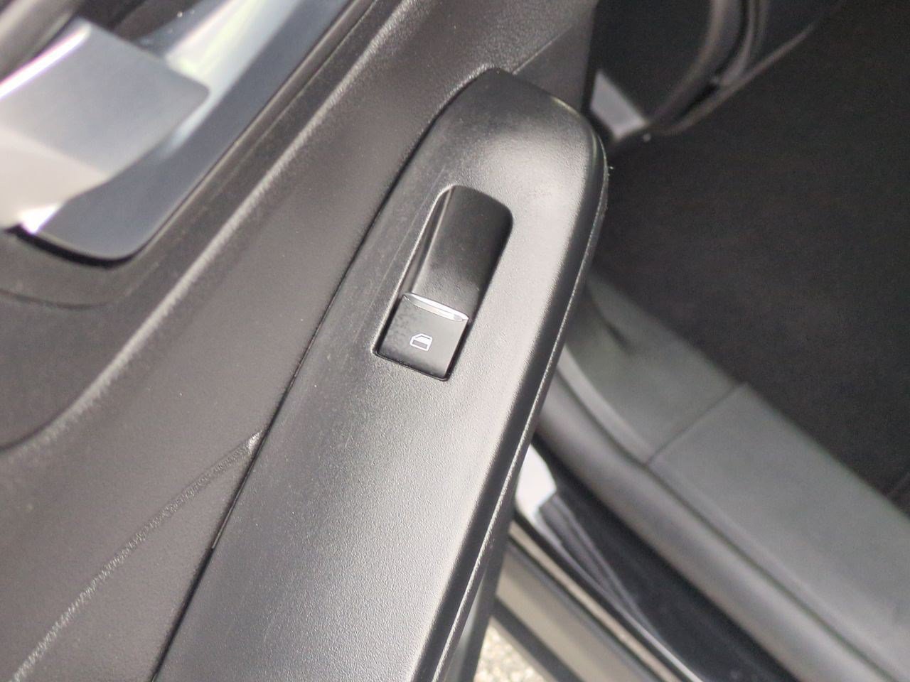 Used 2025 Ford Escape ST-Line Select AWD/4WD image 29