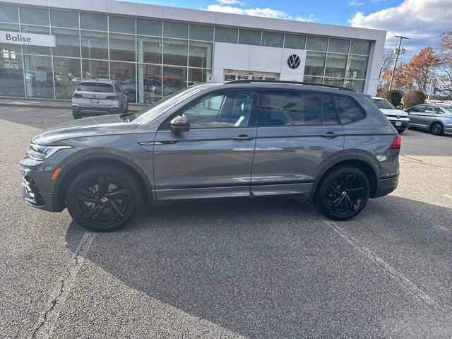 Certified 2024 Volkswagen Tiguan SE R-Line image 5
