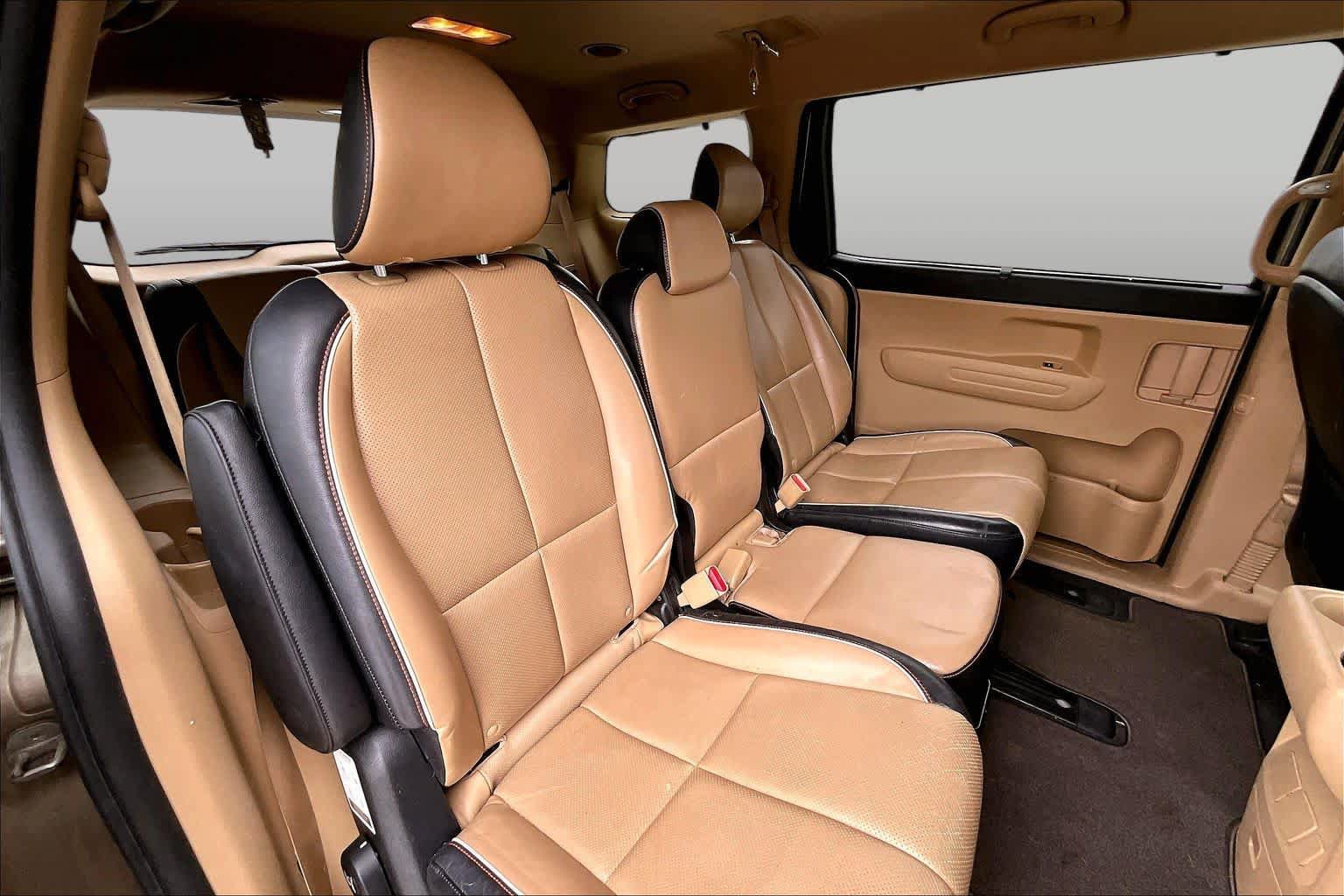 Used 2017 Kia Sedona LX w/ LX Essentials Premium Package FWD image 17