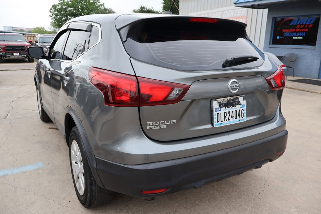 Used 2018 Nissan Rogue Sport S image 5