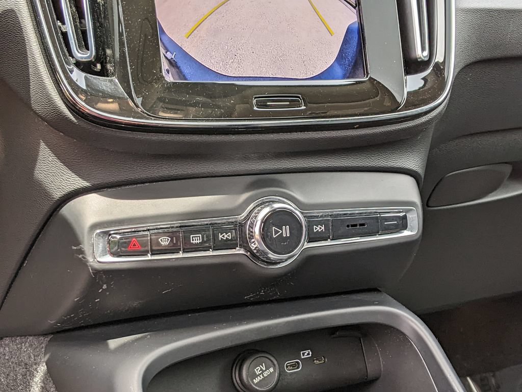 Certified 2024 Volvo XC40 B5 Core AWD/4WD image 18