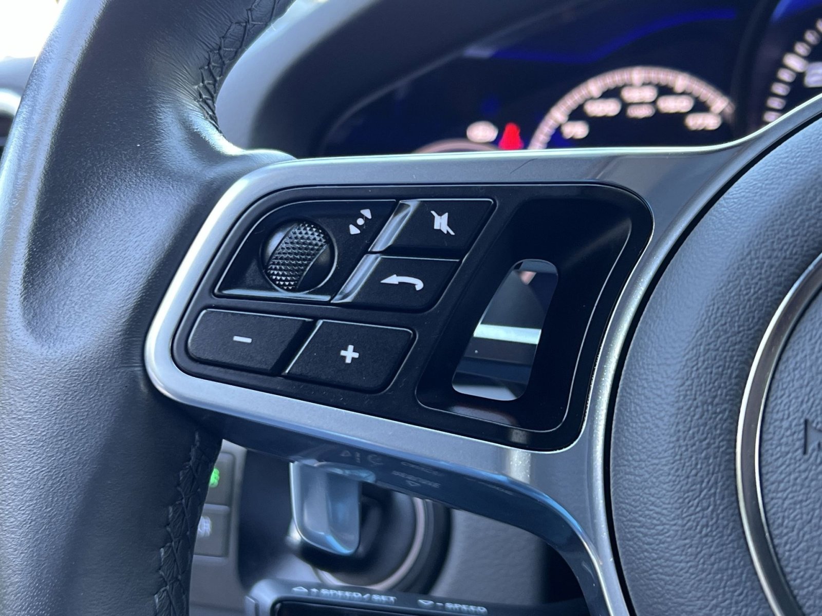 Used 2022 Porsche Cayenne Platinum Edition image 29