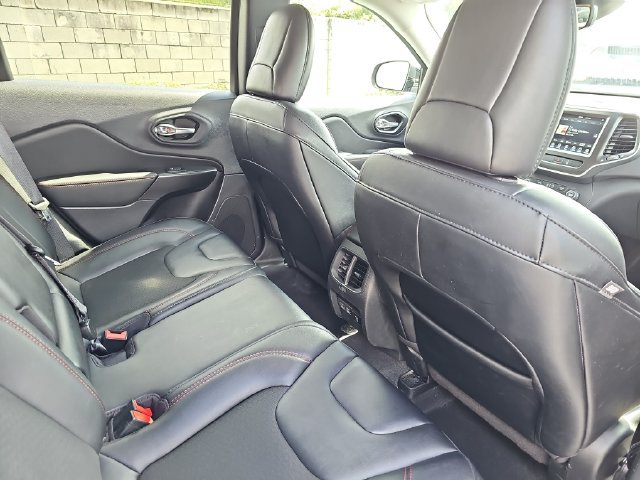 Used 2022 Jeep Cherokee Trailhawk w/ Comfort/Convenience Group AWD/4WD image 11