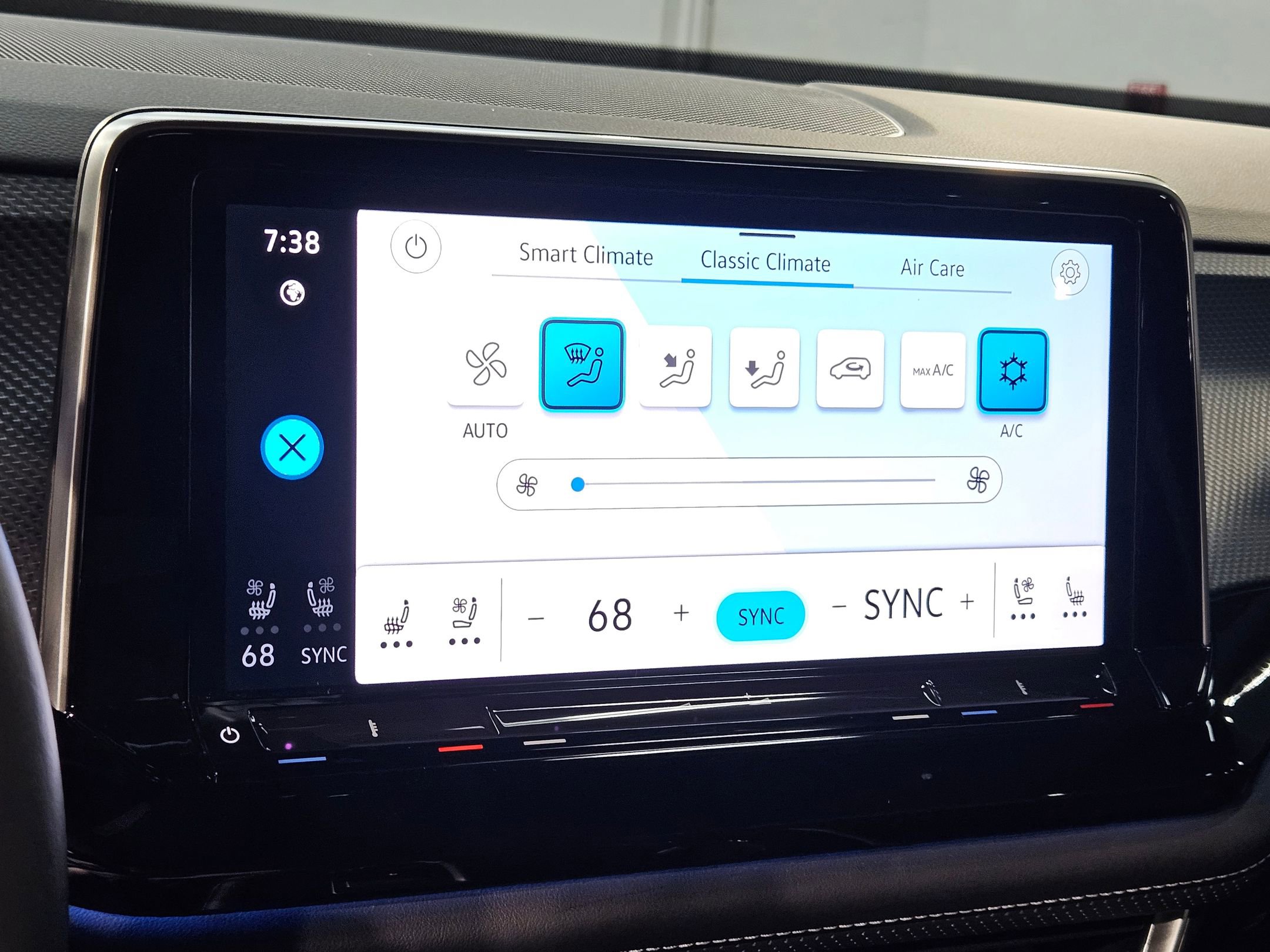 Used 2024 Volkswagen Atlas Cross Sport SEL R-Line image 32