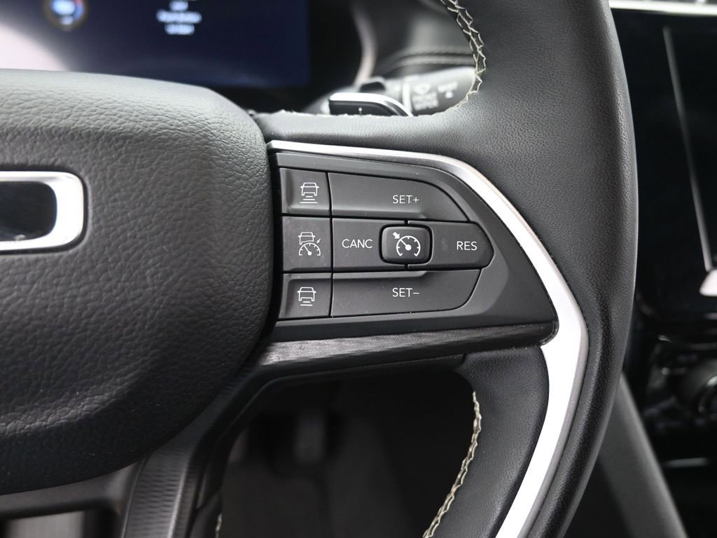 Used 2024 Jeep Grand Cherokee L Laredo image 33