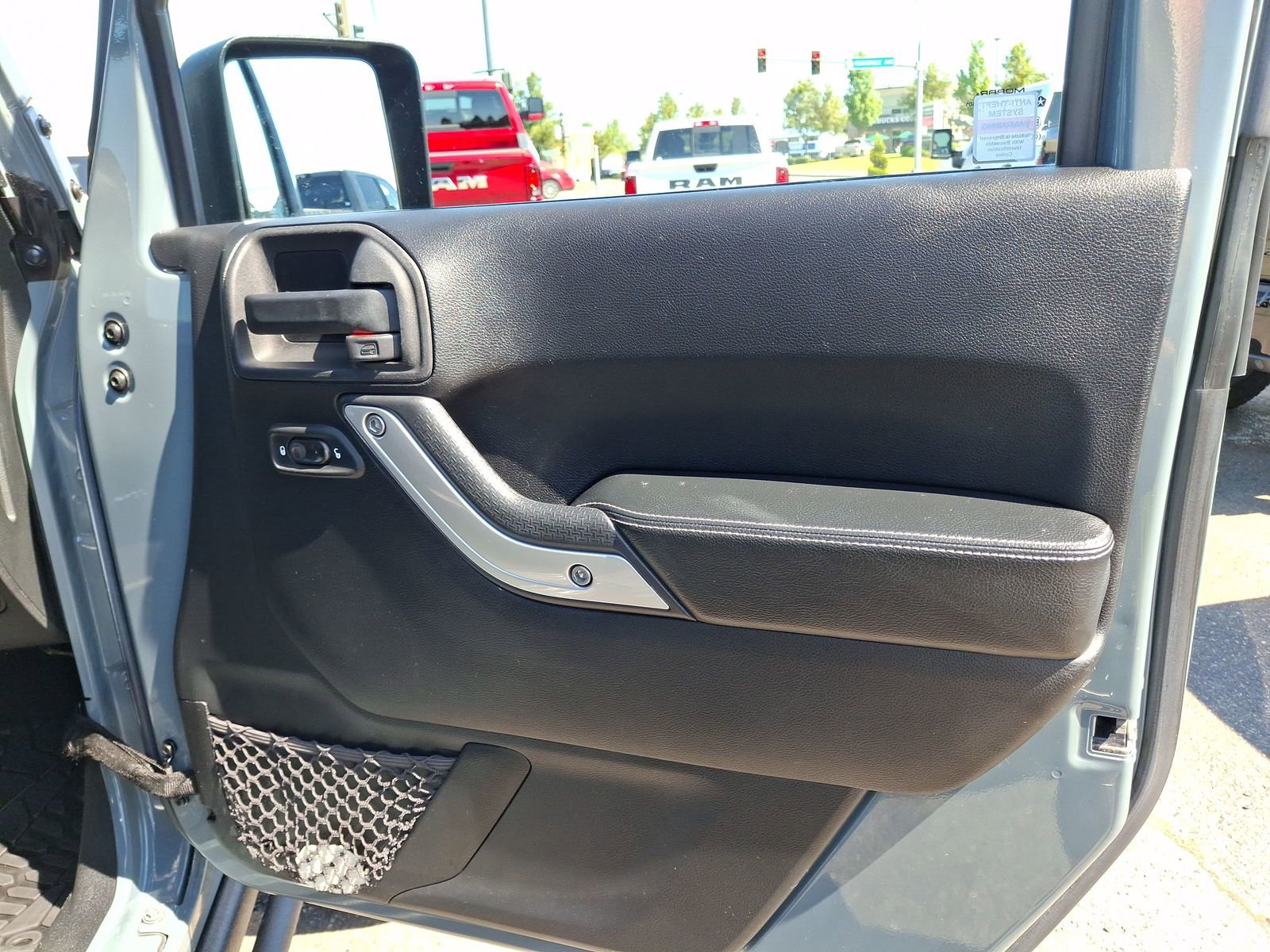 Used 2015 Jeep Wrangler Unlimited Rubicon AWD/4WD image 23