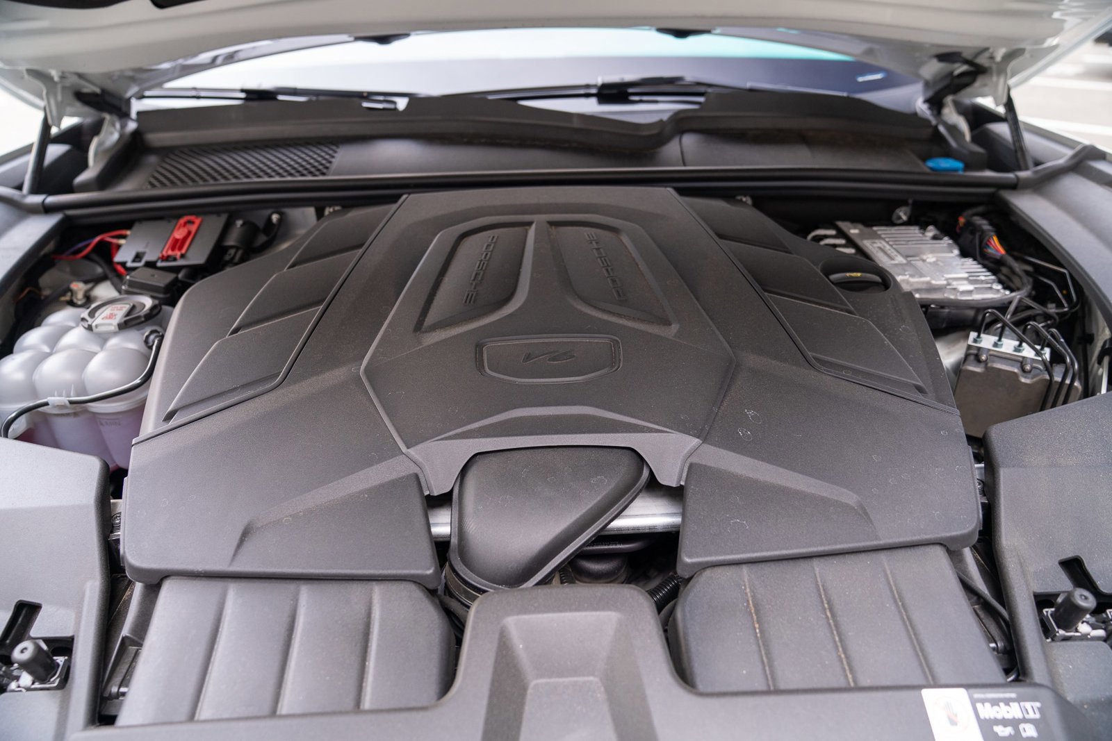 Used 2025 Porsche Cayenne image 28