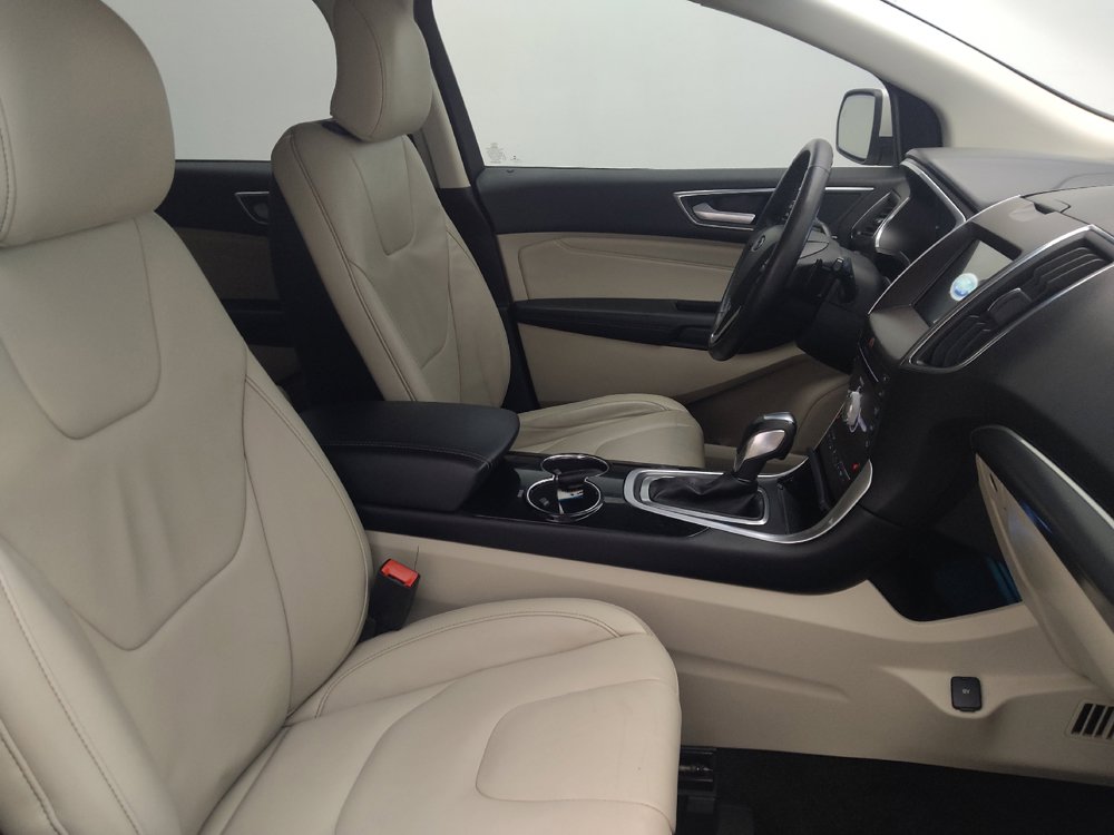 Used 2018 Ford Edge Titanium w/ Ford Safe & Smart Package FWD image 21