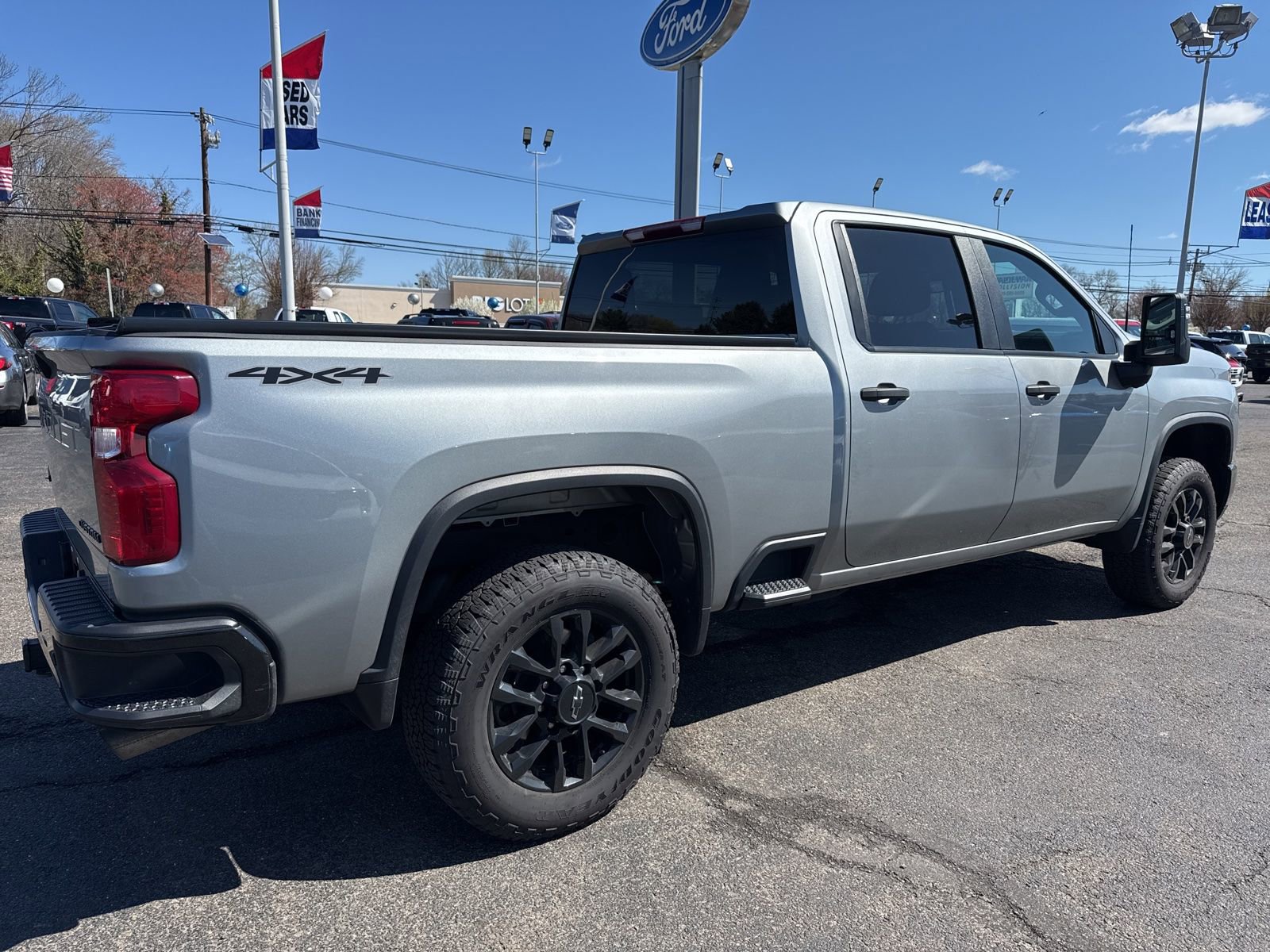 Used 2025 Chevrolet Silverado 2500 Custom w/ Custom Value Package image 4