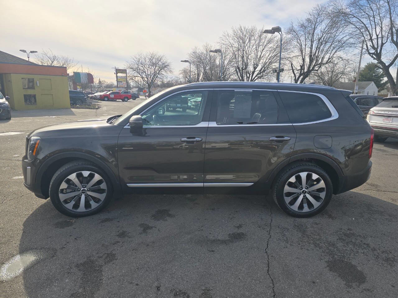 Used 2022 Kia Telluride S image 3