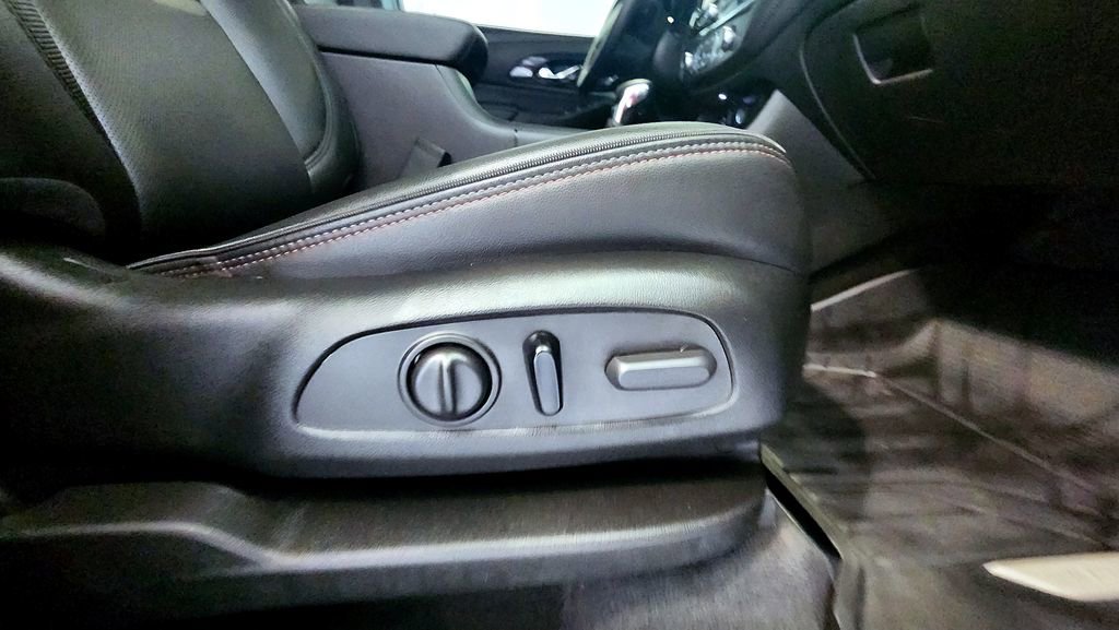 Used 2023 Chevrolet Traverse RS image 51