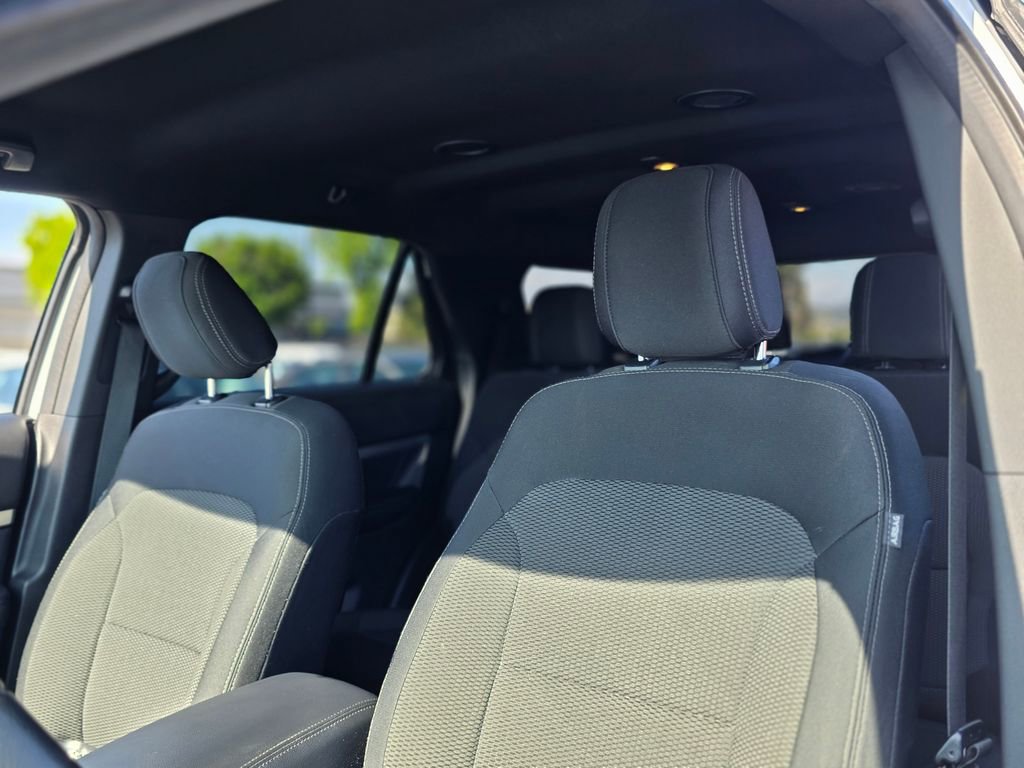 Used 2018 Ford Explorer XLT w/ Equipment Group 201A FWD image 14