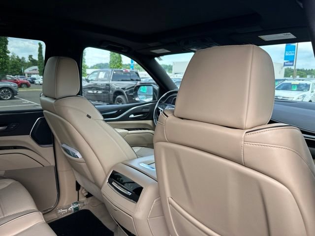 Used 2024 Cadillac Escalade Premium Luxury w/ Performance Package AWD/4WD image 15