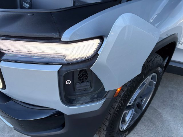 Used 2025 Rivian R1S Adventure Dual AWD/4WD image 22
